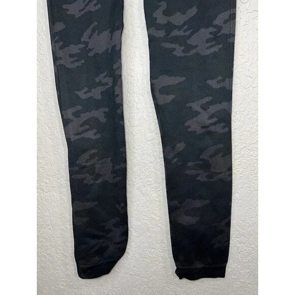 SPANX High Waist Black Camo Seamless Look-At-Me Now Leggings Small NWTS 1D - Picture 5 of 9